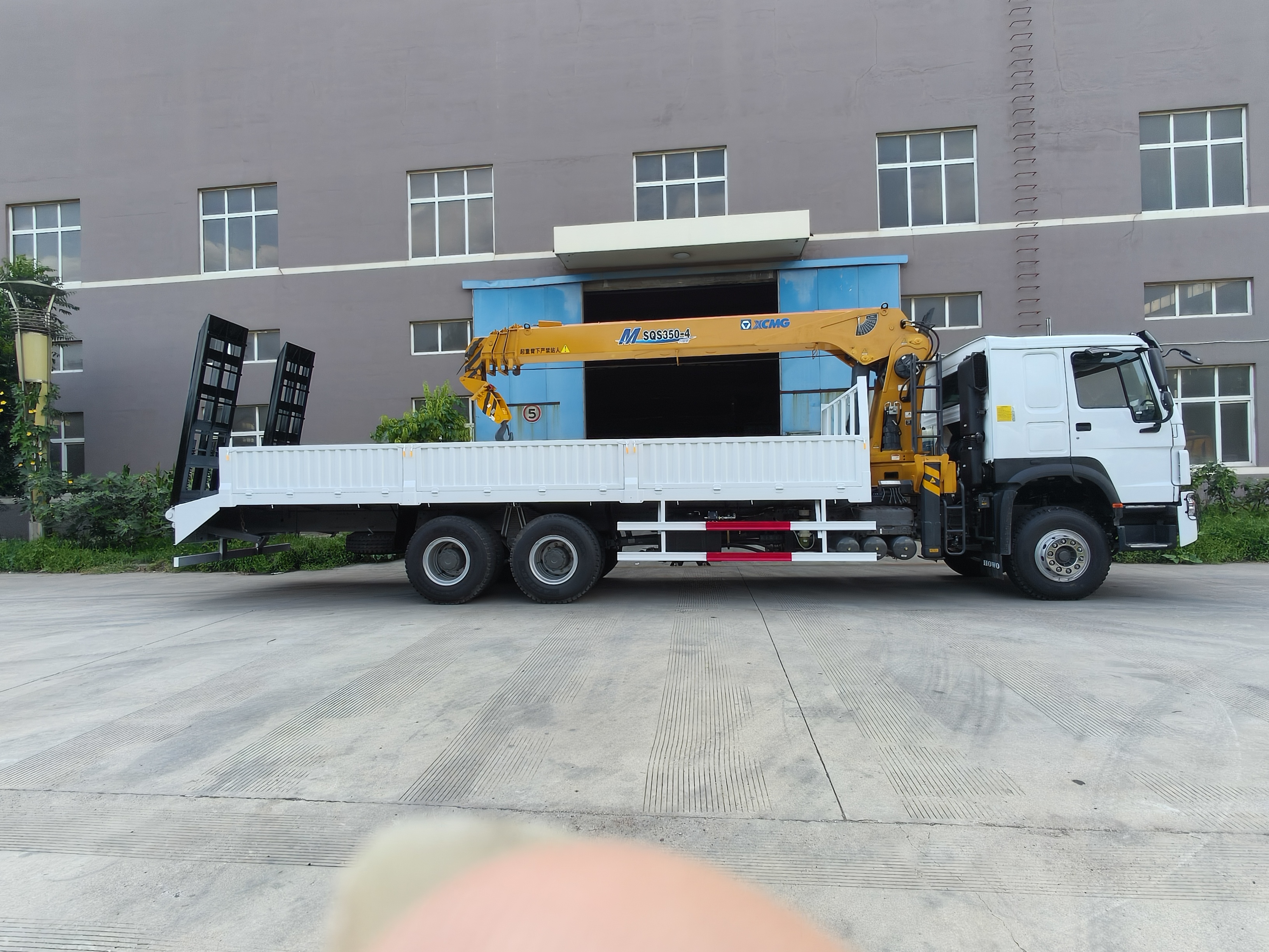 1 unit Howo crane is being shipped to Congo 1 unit Howo crane is being shipped to Congo